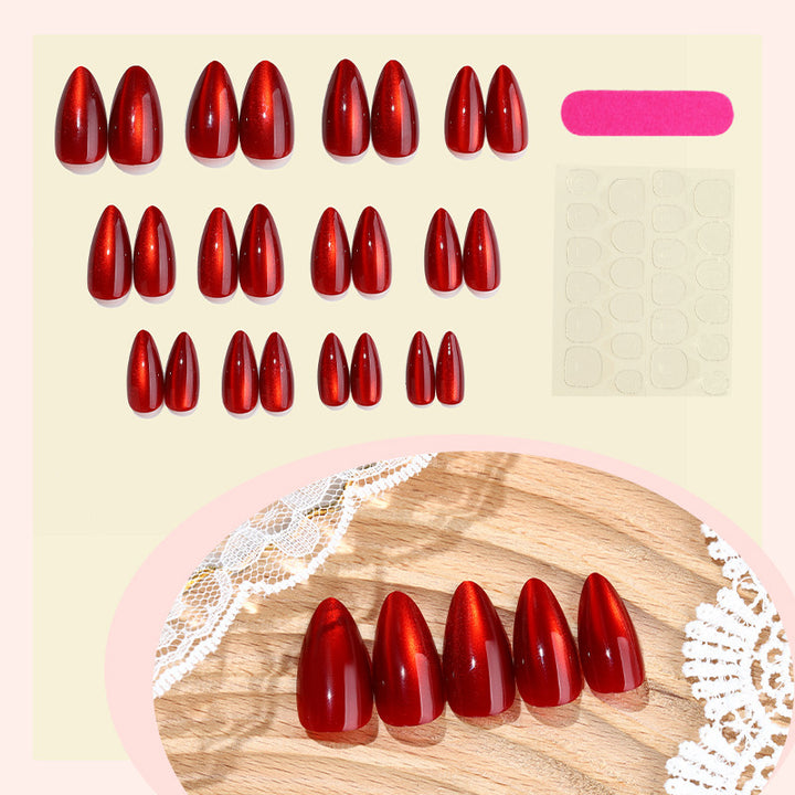 Kunstnagelset mit glänzendem Design Karnz