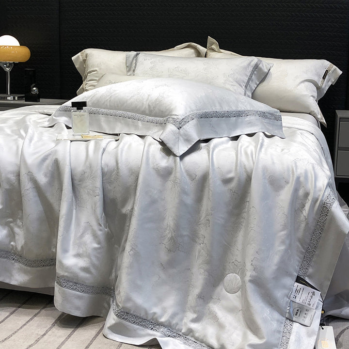 Luxuriöses Satin-Bettwäsche-Set mit Spitzenbordüre und feiner Steppverzierung