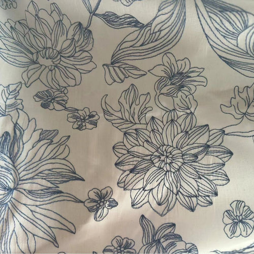 Bunte Tischdecke mit Blumenmuster