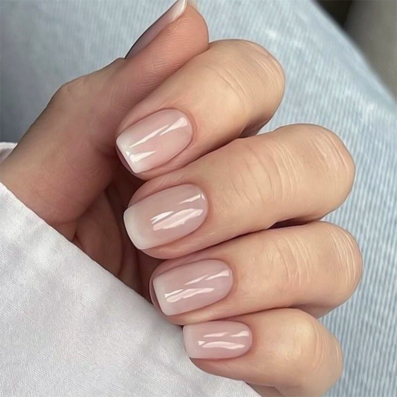 Elegante Gel-Nägel mit Glanzfinish Karnz