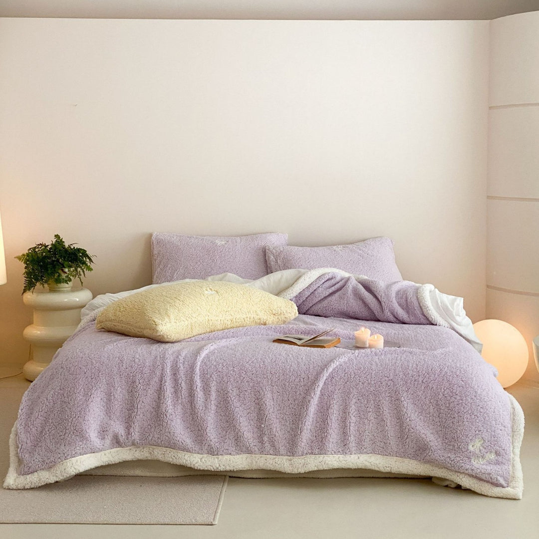 Kuschelige Sherpa-Tagesdecke mit wendbarem Fleece-Innenfutter