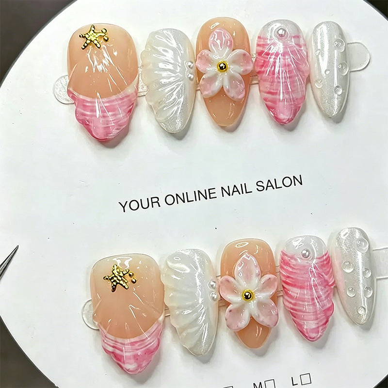 Kunstnagel-Set mit floralen und glamourösen Akzenten Karnz