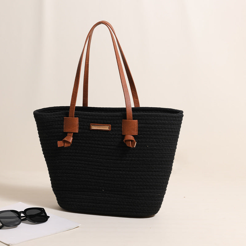 Damen Handtasche aus strukturiertem Naturmaterial mit braunen Lederriemen Karnz