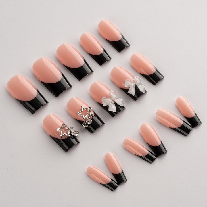 Glamouröses Kunstnagelset mit 3D-Schleifen und Glitzerverzierungen Karnz