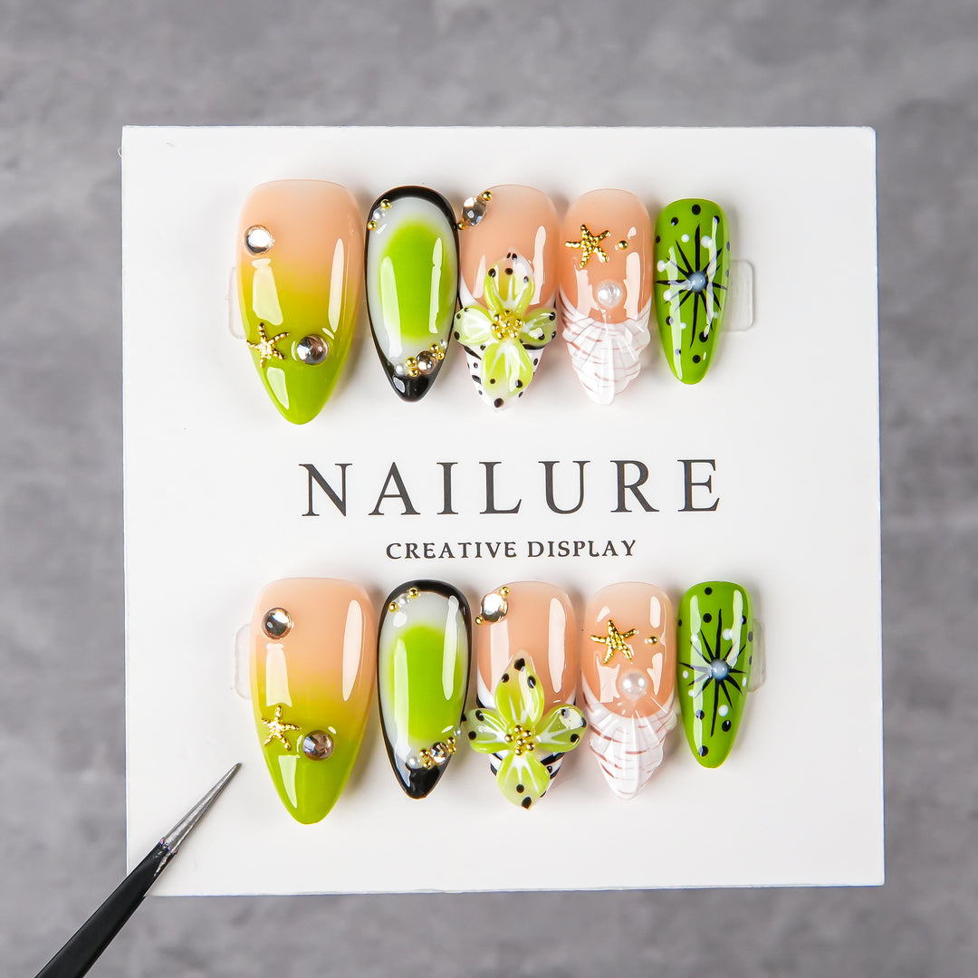 Dekoratives Press-On Nail Art Set mit floralen und Juwel-Akzenten