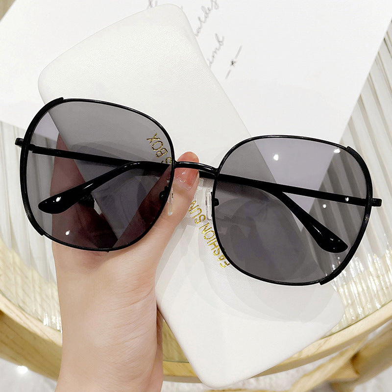 Damen oversized Sonnenbrille mit schützendem UV-Schutz und elegantem Metallrahmen Karnz