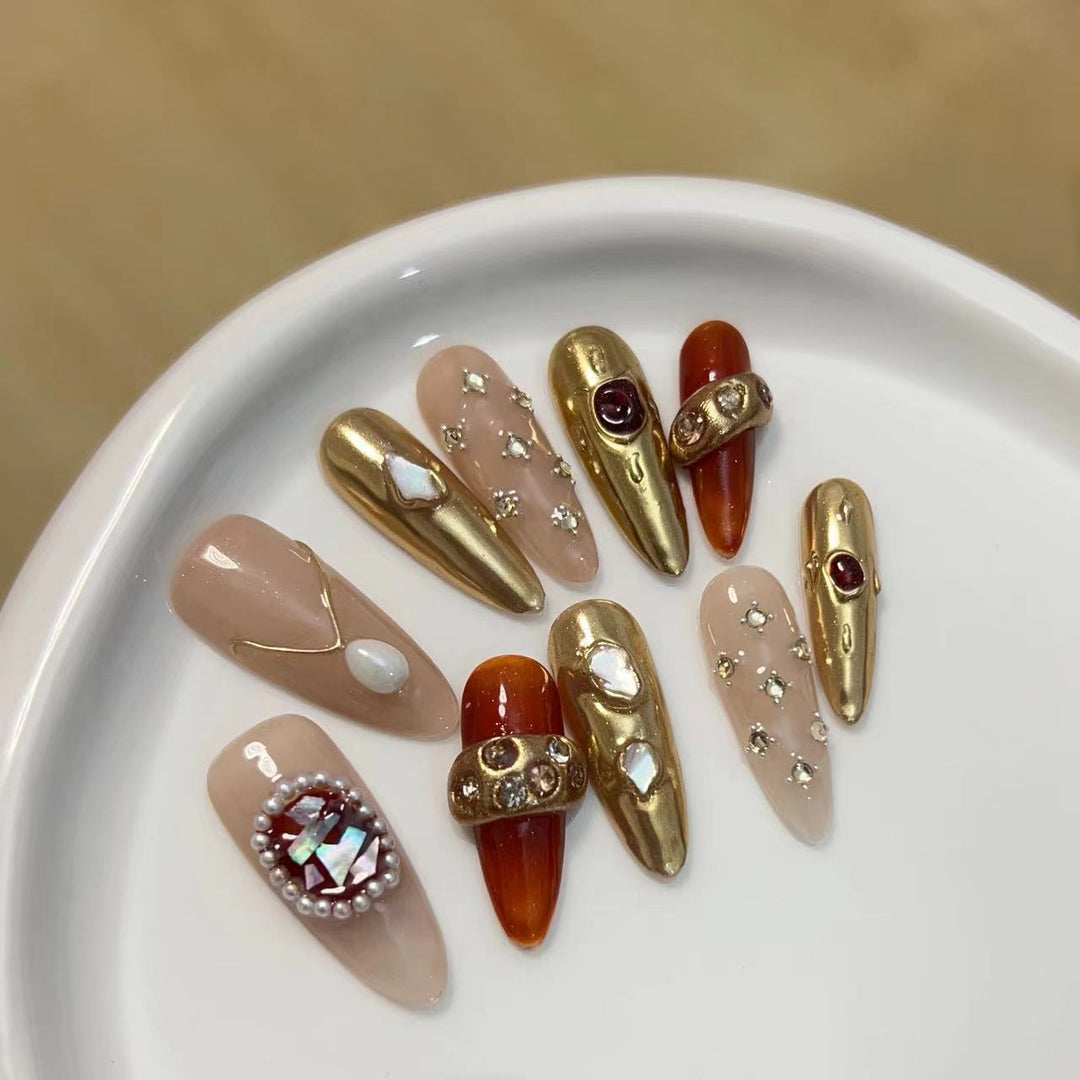 Künstlerisches Press-On-Nagelset mit luxuriösen Edelsteinakzenten Karnz