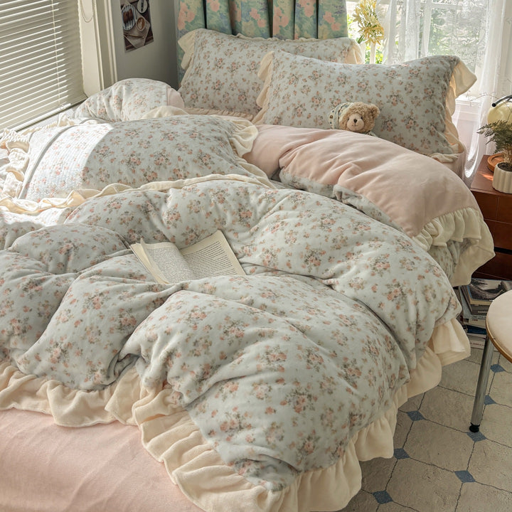 Floral Rüsch Plush Komforter Set