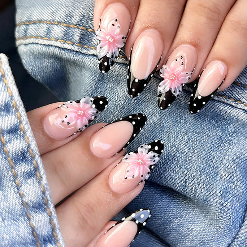 Kunstnagelset mit eleganten 3D-Blumen und stilvollen Punkten Karnz