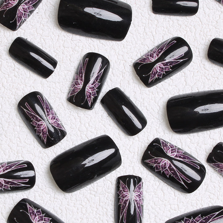 Künstlerisches Press-On Nail Design Karnz