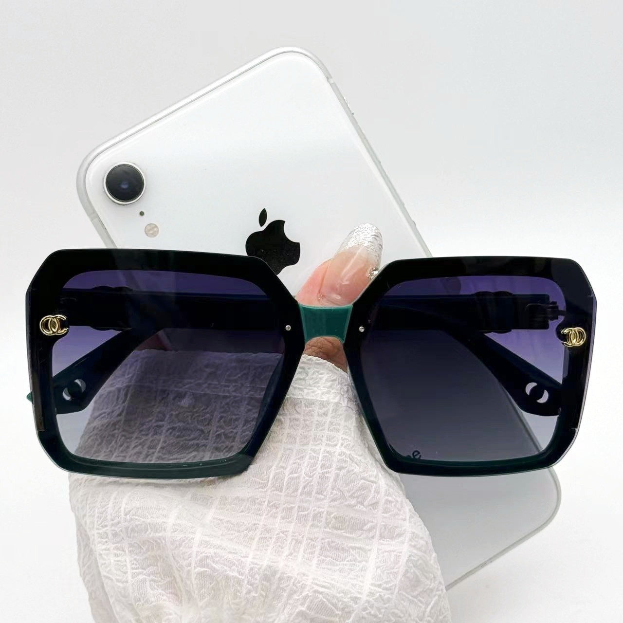 Damen Modische Sonnenbrille mit markantem eckigen Rahmen und luxuriösen Akzenten Karnz