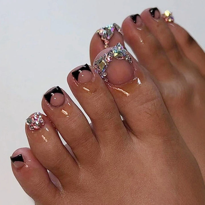 Fußnagelkunstset mit glamourösen 3D-Verzierungen und eleganten Akzenten Karnz