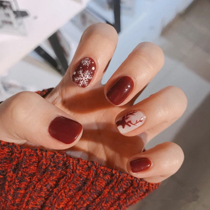 Kunstnagelset mit festlichem Weihnachtsdesign und kreativen Motiven Karnz