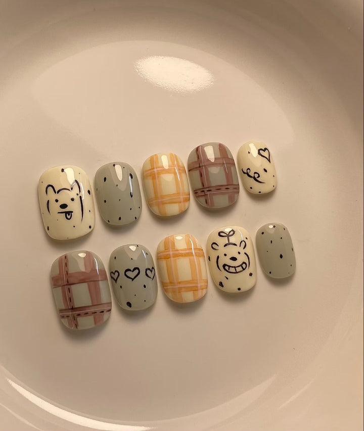 Verspieltes, charakterthemenhaftes Press-On-Nagelkunst-Set