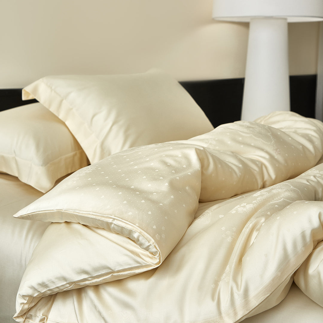 Satin-Bettwäschegarnitur mit seidigem Griff, Hotelverschluss und Ton-in-Ton‑Muster