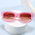 Damen modische quadratische Sonnenbrille mit strukturiertem Rahmen und UV-Schutz Karnz