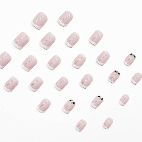 Kunstnagelset mit elegantem französischen Design und glitzernden Akzenten Karnz