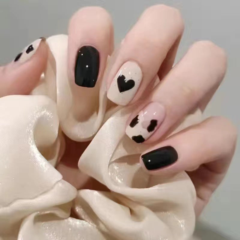 Kreative Nagelkunst mit Herz- und Tiermotiven Karnz