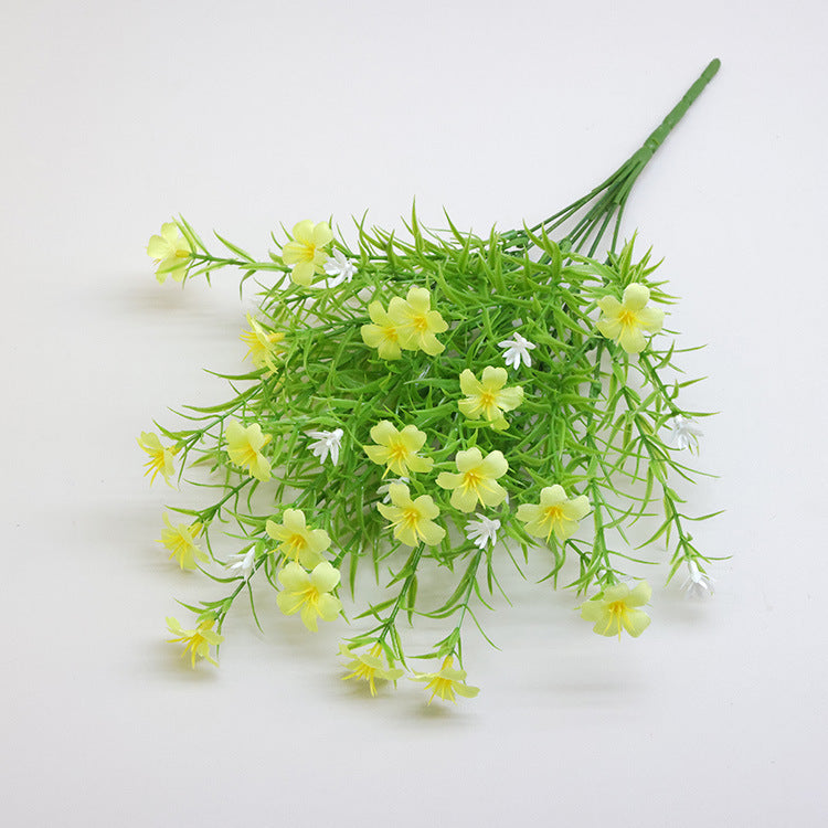 Lebensechter künstlicher Blumenstrauß