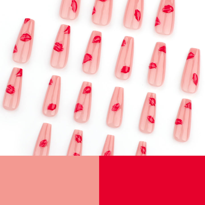 Kunstvolle Nagelverlängerungen mit Lippen-Design Karnz