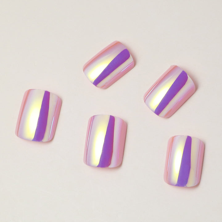 Elegante schillernde Press-On Nagelspitzen Karnz