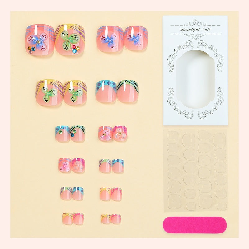 Kreatives Kunstnagelset mit fröhlichen Schmetterlingsmotiven Karnz