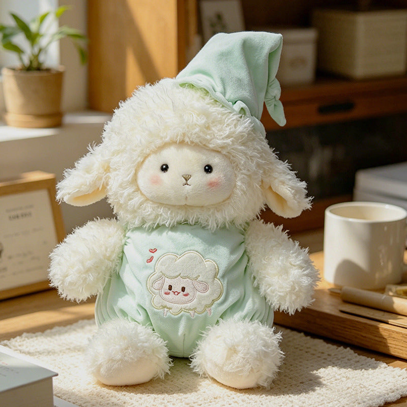 Plüsch Lamm Kuscheltier mit gesticktem Overall und Schlafmütze Karnz