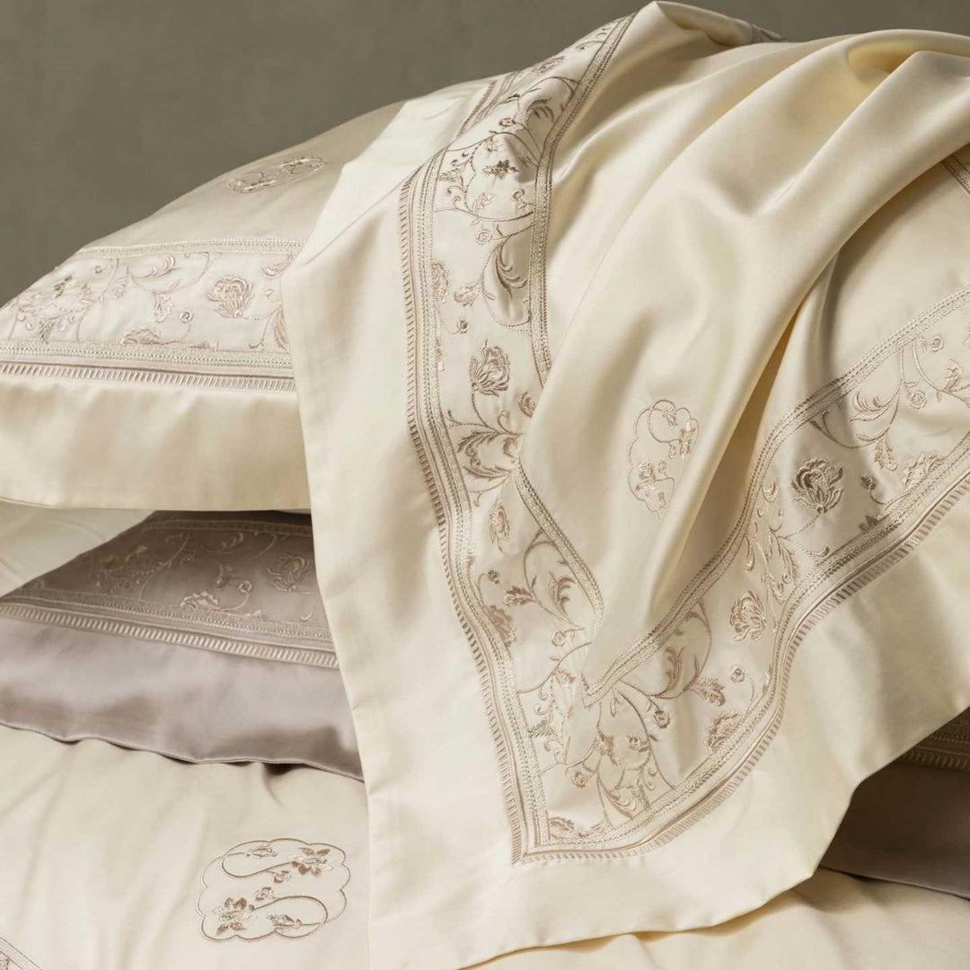 Seiden-Satin bestickte Bettwäsche mit aufwändigem Rand