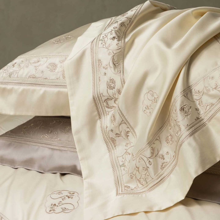 Seiden-Satin bestickte Bettwäsche mit aufwändigem Rand