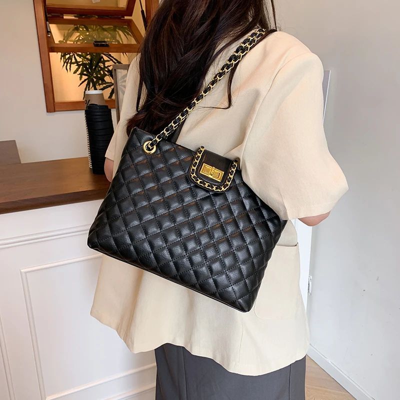 Gepolsterte Eleganz Handtasche Karnz