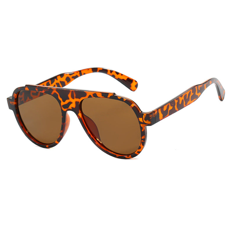 Damen stilvolle schwarze Sonnenbrille im modernen Design Karnz