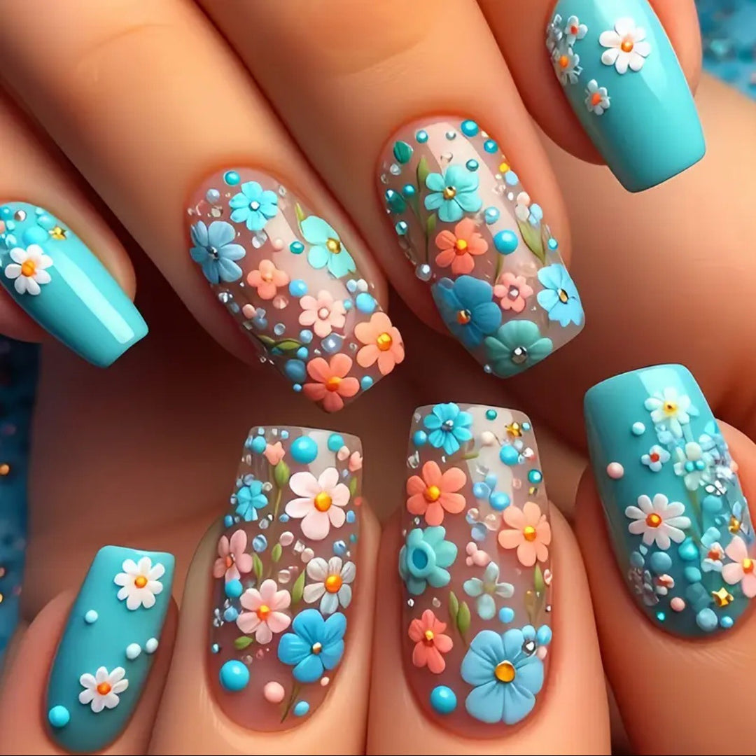 Kunstnagelset mit floralen 3D-Akzenten Karnz