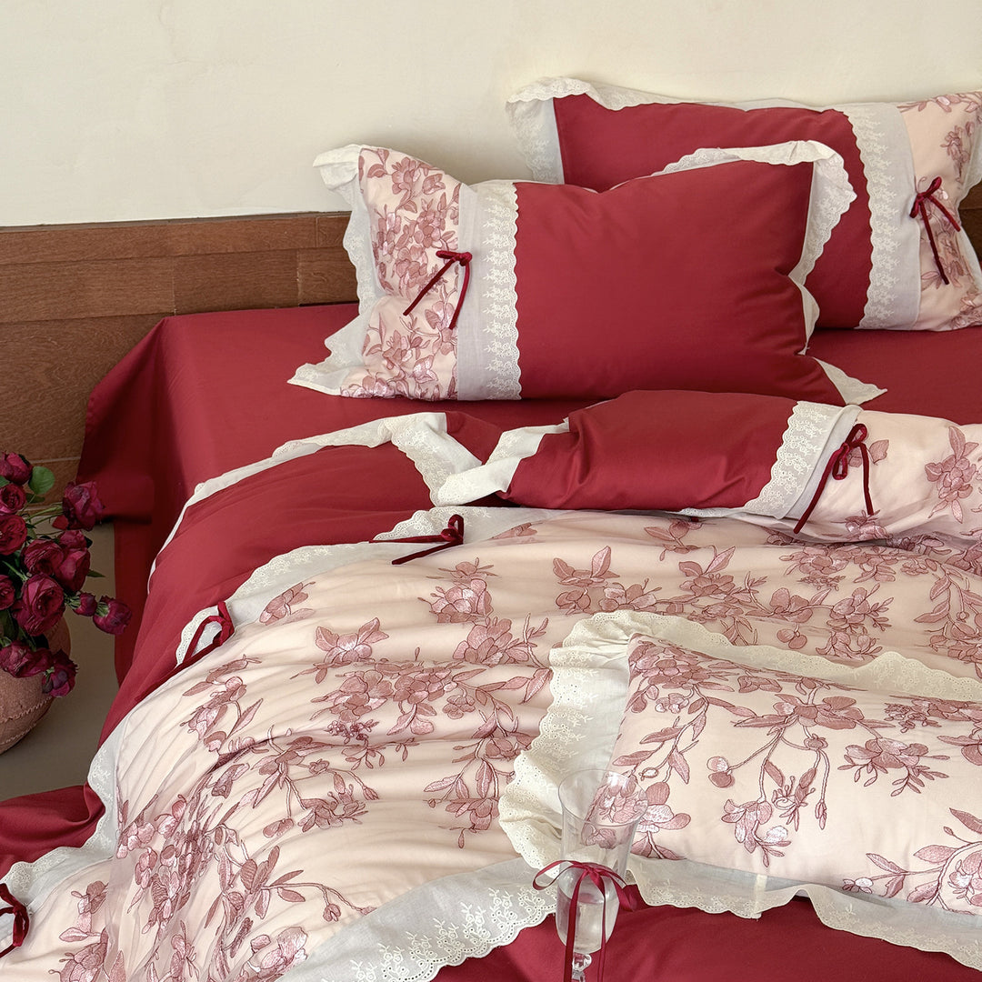 Romantisches Baumwoll-Bettwäsche-Set mit floraler Stickerei, Spitzenbordüre und Zierschleifen