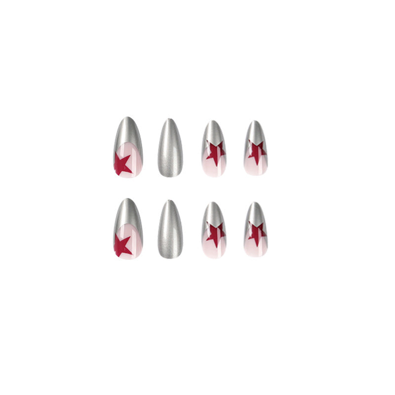 Kunstvolle Stiletto-Nägel mit Silber- und Sternenmotiven Karnz