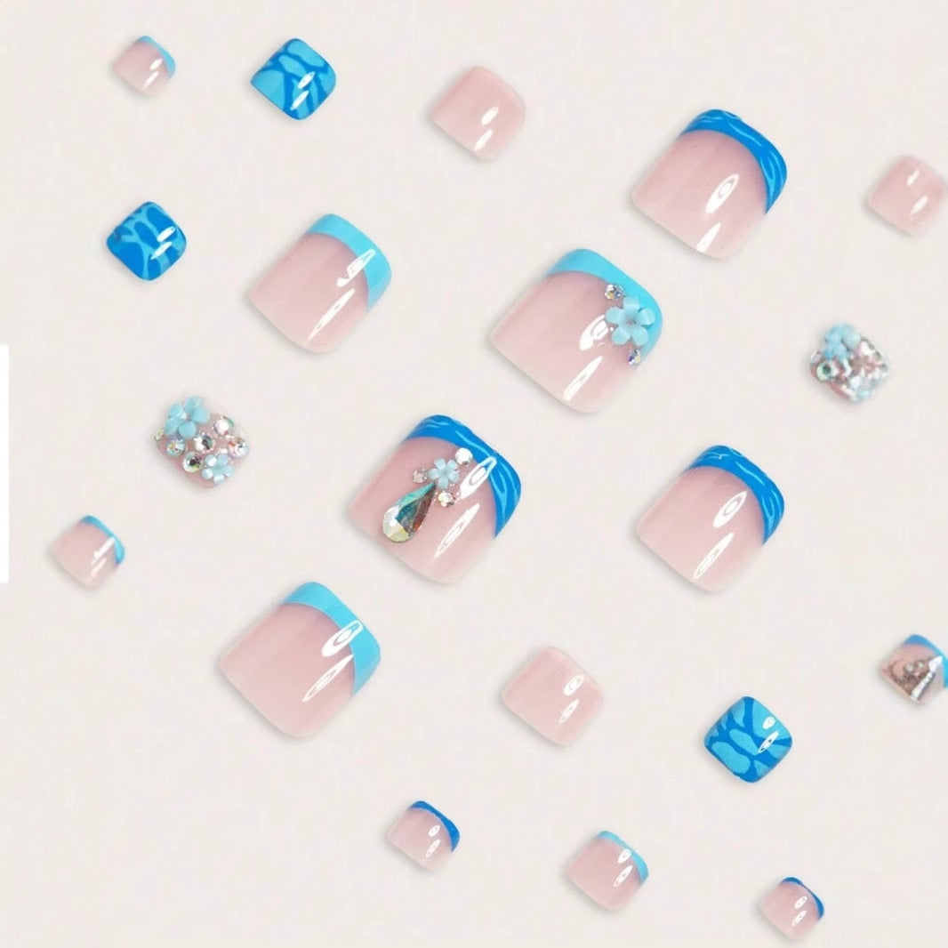 Fußnagelkunst-Set mit glamourösen 3D-Verzierungen und eleganten Akzenten Karnz