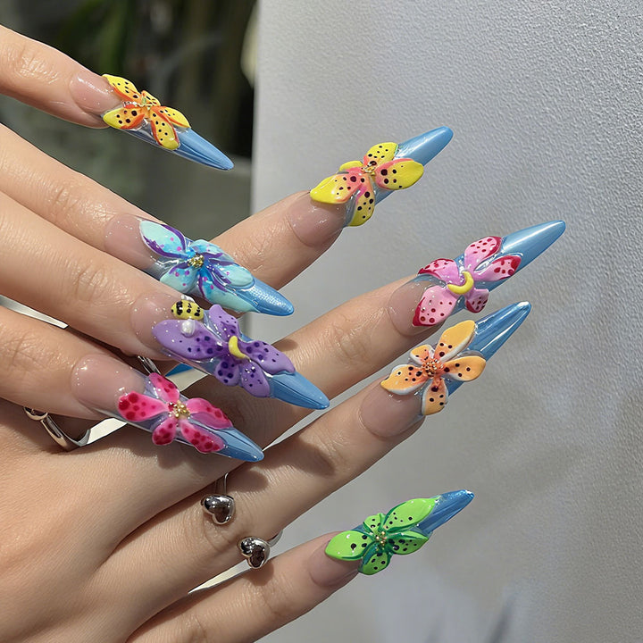 Kunstnägel mit Bunten 3D Blumenmotiven Karnz