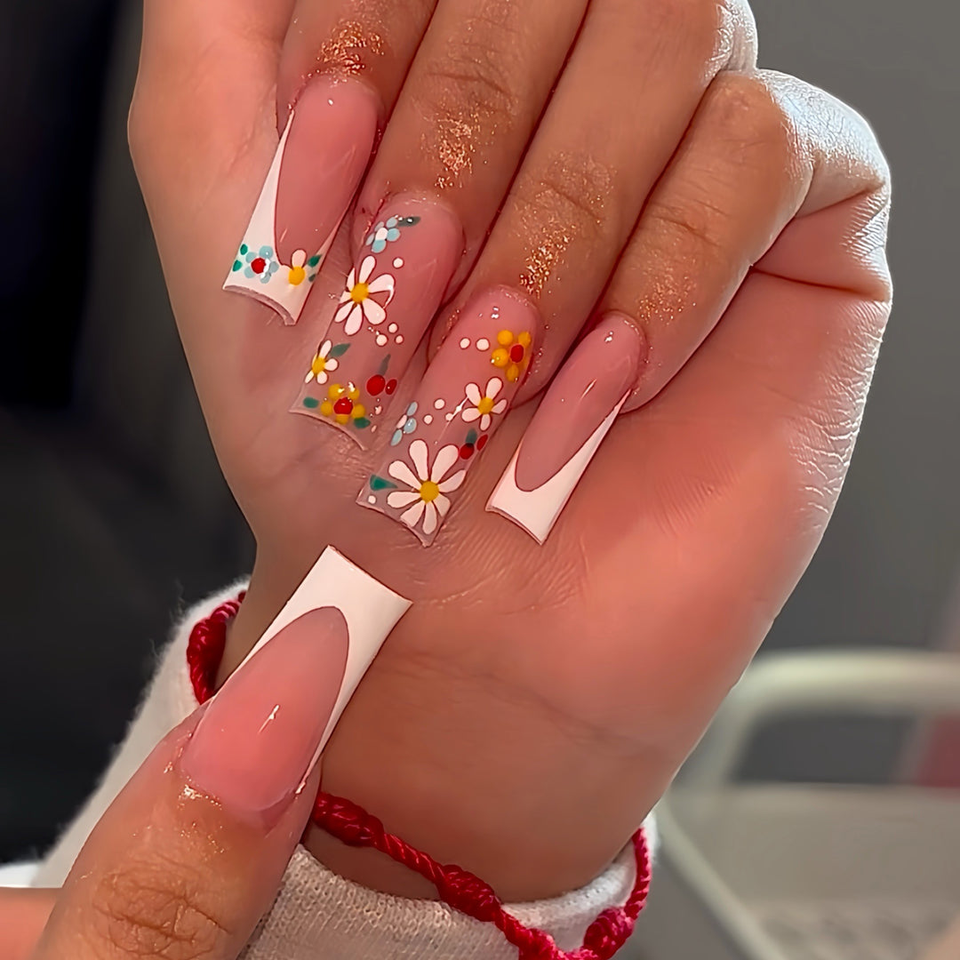 Blumenmuster Press-On Nagelkunst Karnz