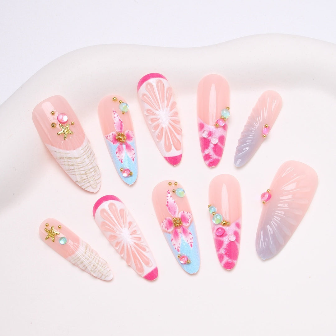 Kunstnagelset mit floralem und fröhlichem Design Karnz