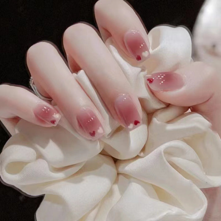Glamouröse Kunstfingernägel mit Zarten Blüten- und Glitzereffekten Karnz