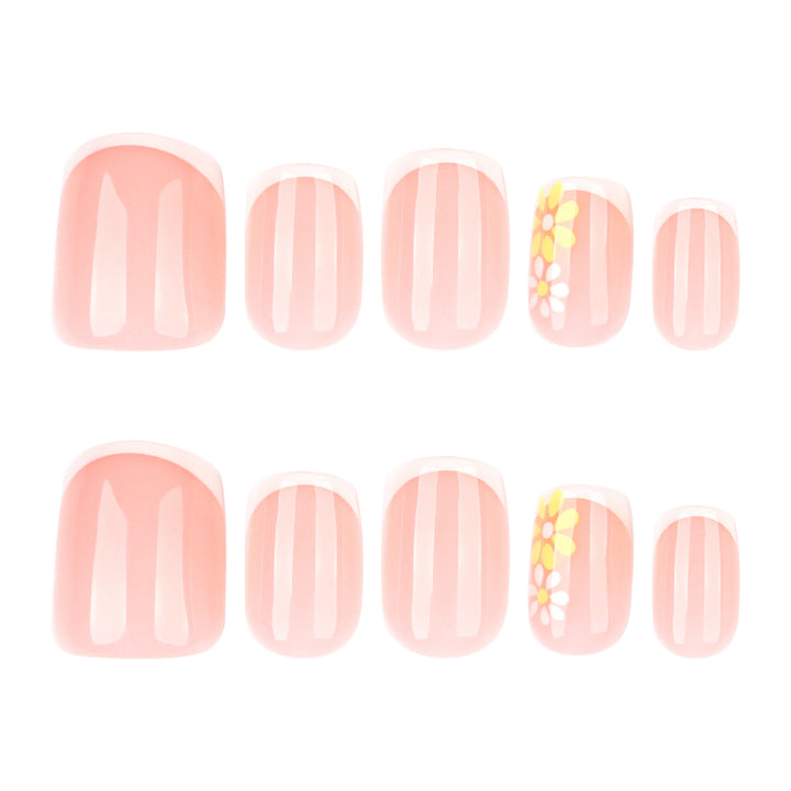 Elegante und kreative Nagelkunst mit Blumenakzenten Karnz