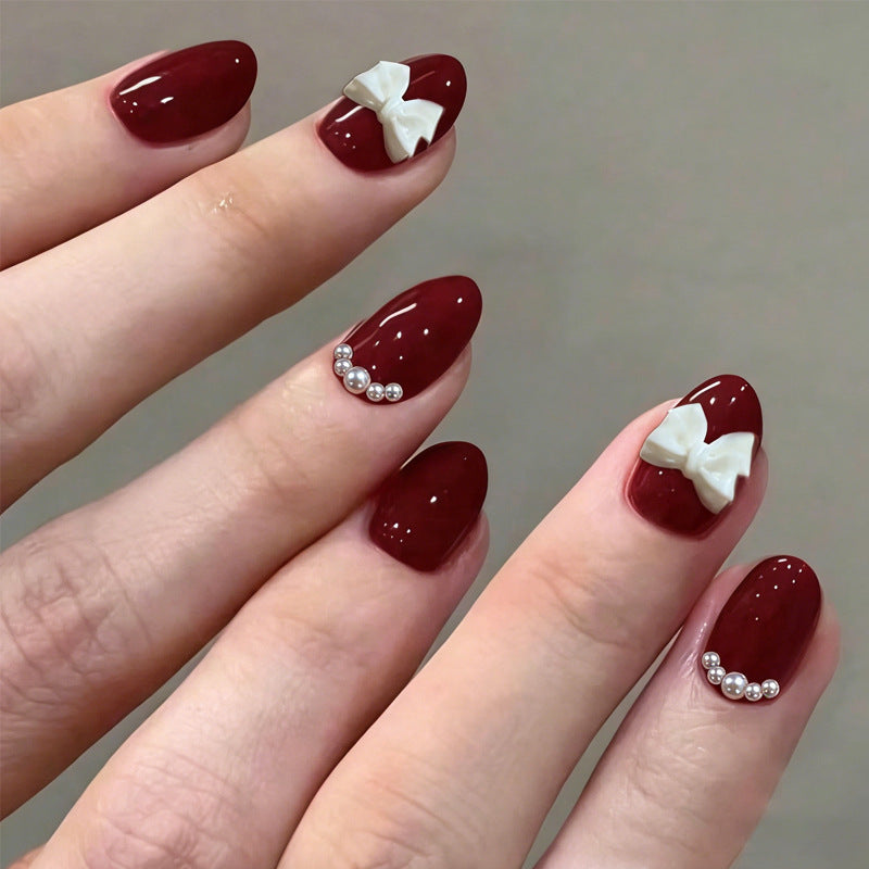 Elegante Kunstnägel Set mit dekorativen Akzenten Karnz