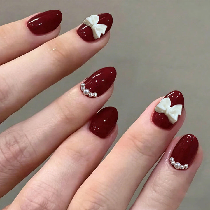 Elegante Kunstnägel Set mit dekorativen Akzenten Karnz