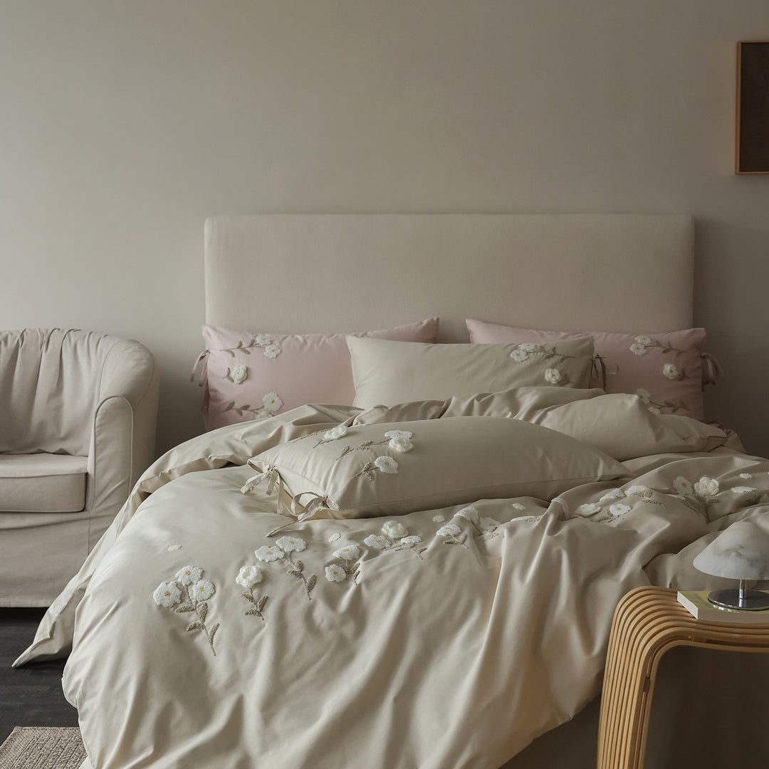 Luxuriöses besticktes Bettwäsche-Set aus Baumwollsatin mit Kissenbändern