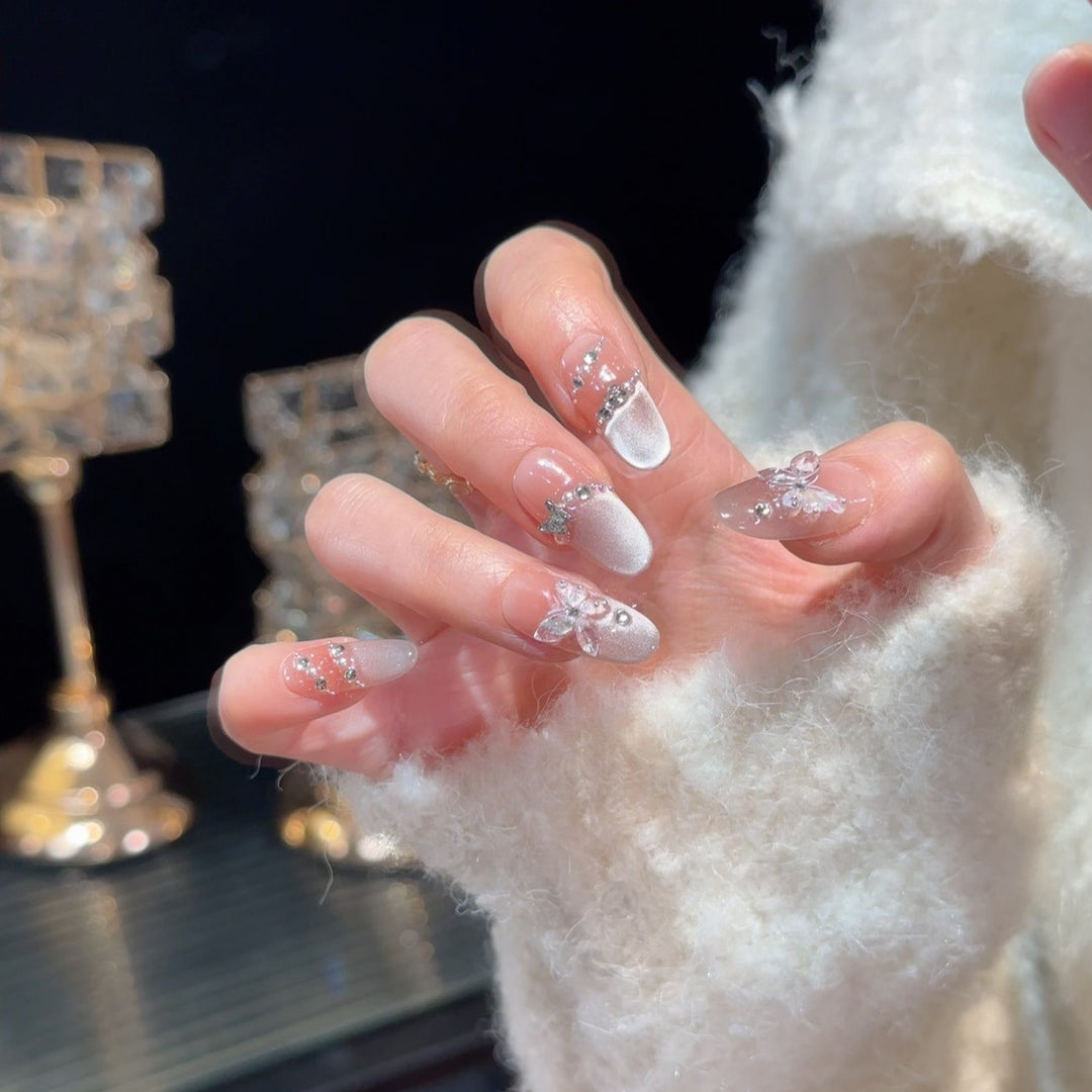 Elegante dekorative Press-On-Nagelkunst Karnz
