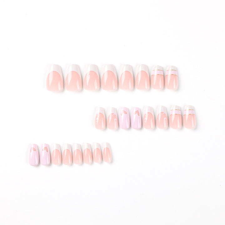 Kunstvolle Nagelkunst mit romantischem Design Karnz