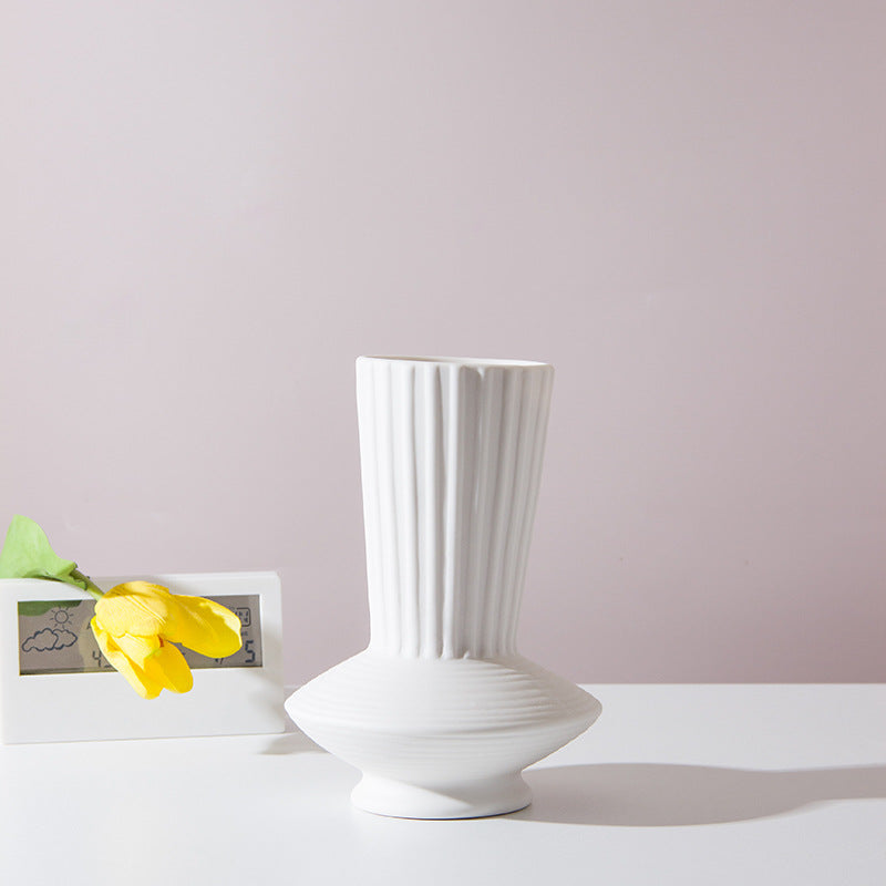 Elegante strukturierte Keramikvase