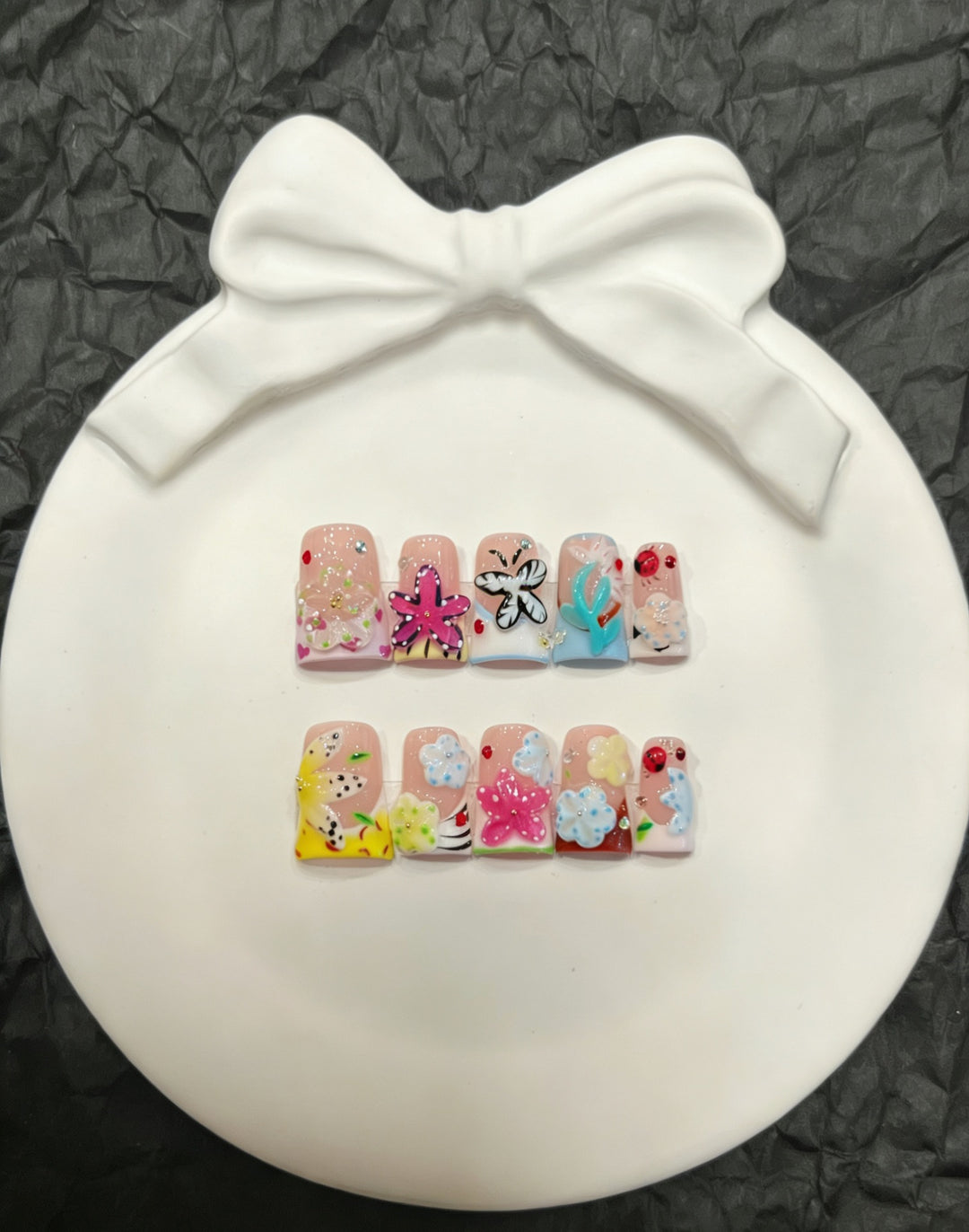 Künstlerisches Blumenmotiv Press-On Nagelset