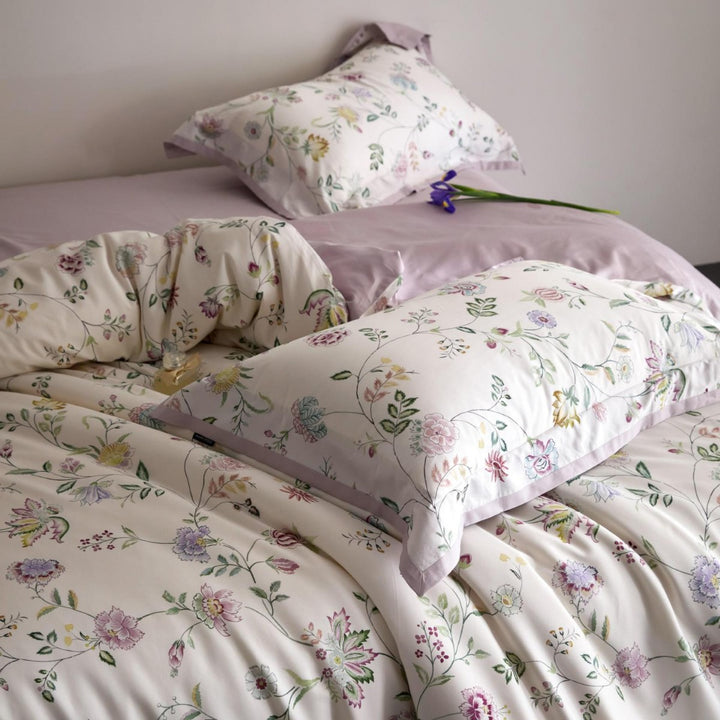 Luxuriöses Satin-Bettwäsche-Set mit floralem und Beerenmotiv