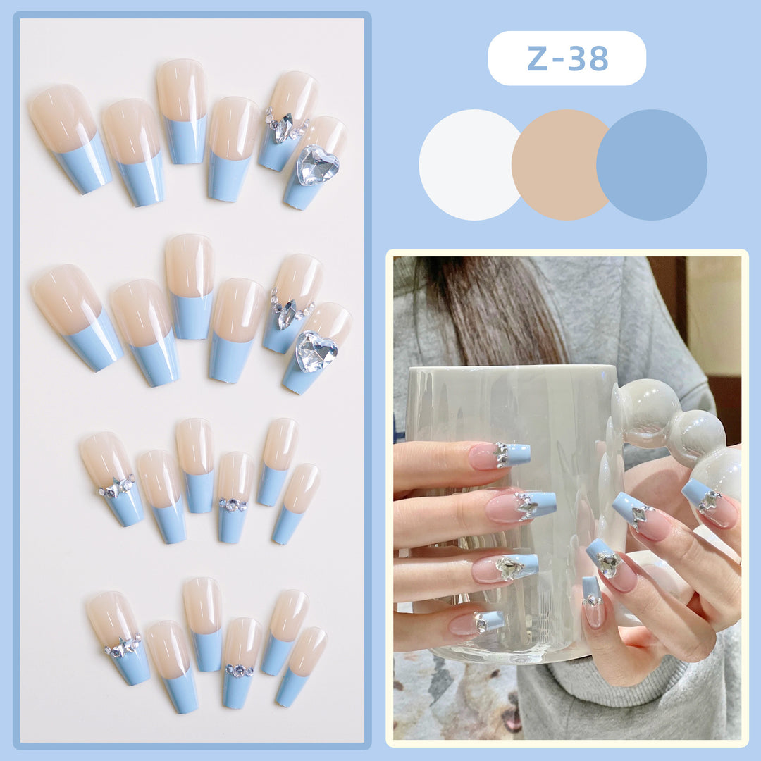 Elegante mit Strass verzierte Press-On Nagelkunst