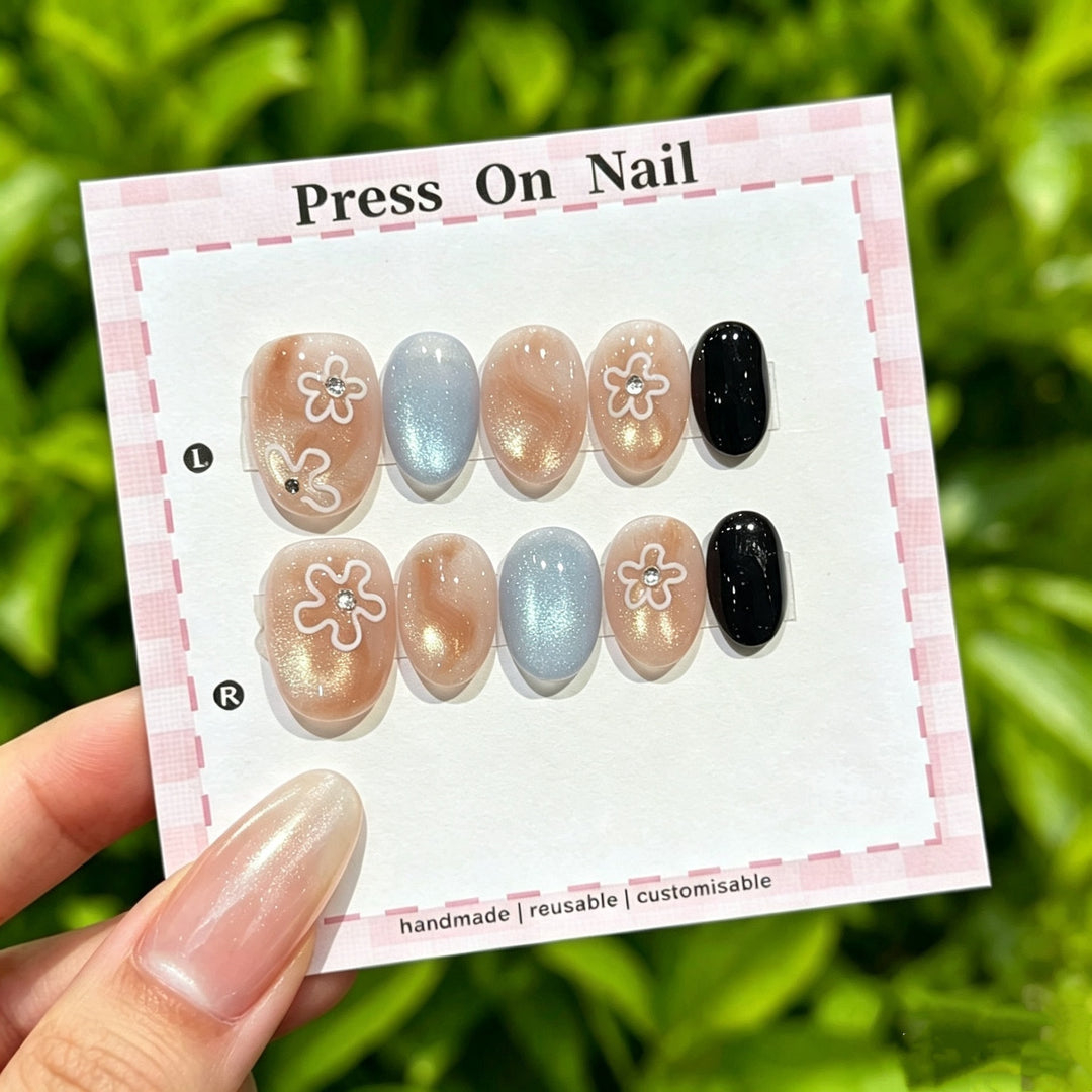 Künstlerisches Press-On Nagelset mit floralen Akzenten  1791773601
